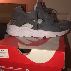 Grey / White Nike Huarache!